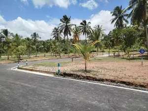 පොල්ගස්ඕවිට හන්දියට ආසන්නව බිම් කොටස් විකිණීමට