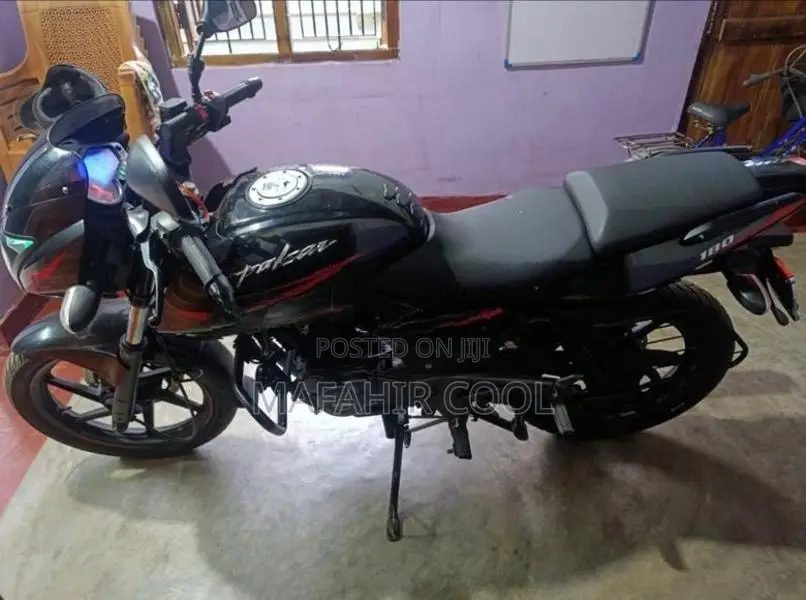 Bajaj Pulsar 180 2022
