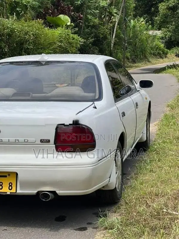 Nissan Bluebird 1998