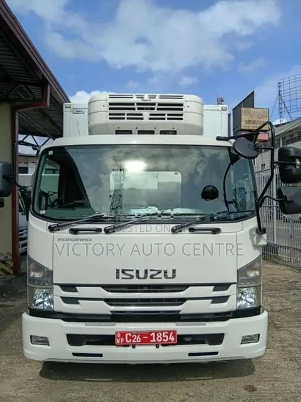 Isuzu Forward FRR90 21ft 2016