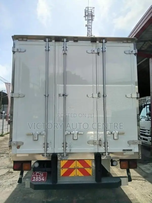 Isuzu Forward FRR90 21ft 2016