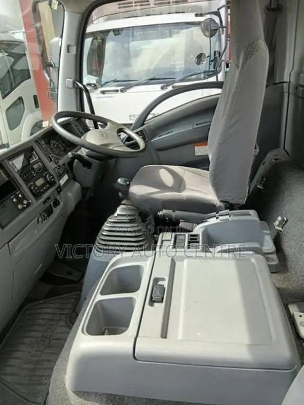Isuzu Forward FRR90 21ft 2016
