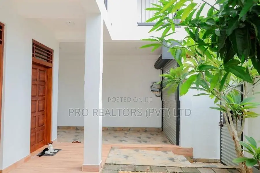 Spacious House for Rent in Thalahena