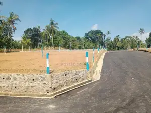 කඩවත 210 බස් පාරෙන් නේවාසික බිම්කොටසක්