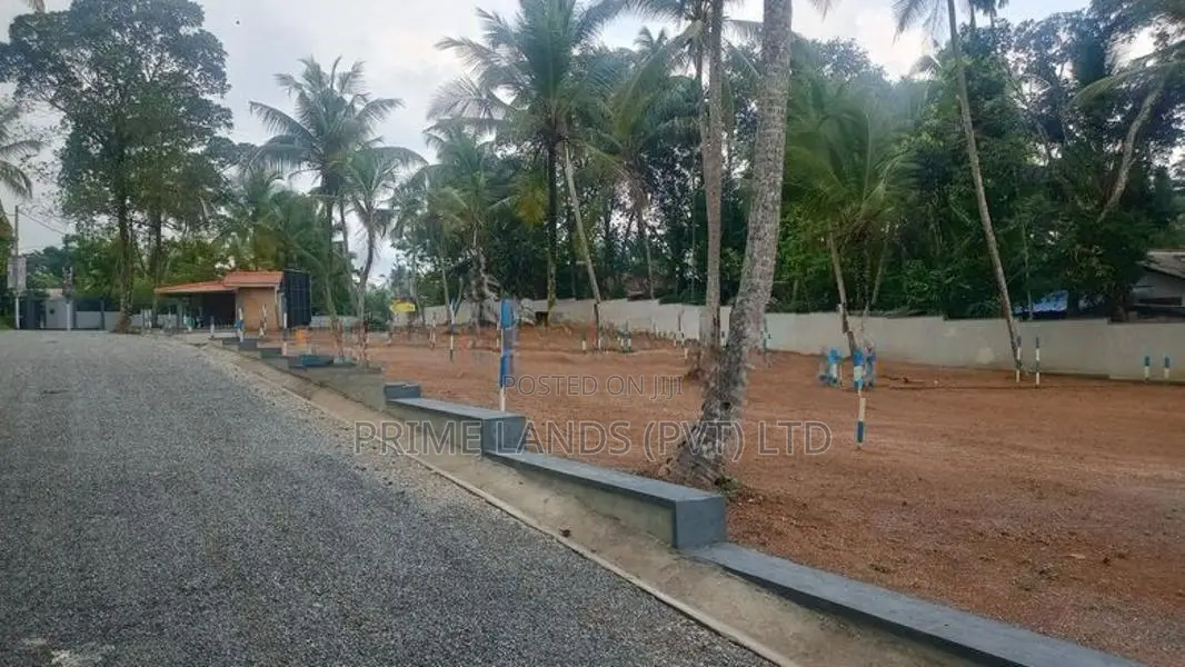 කඩවත නගරයට ළඟ බිම් කොටස්