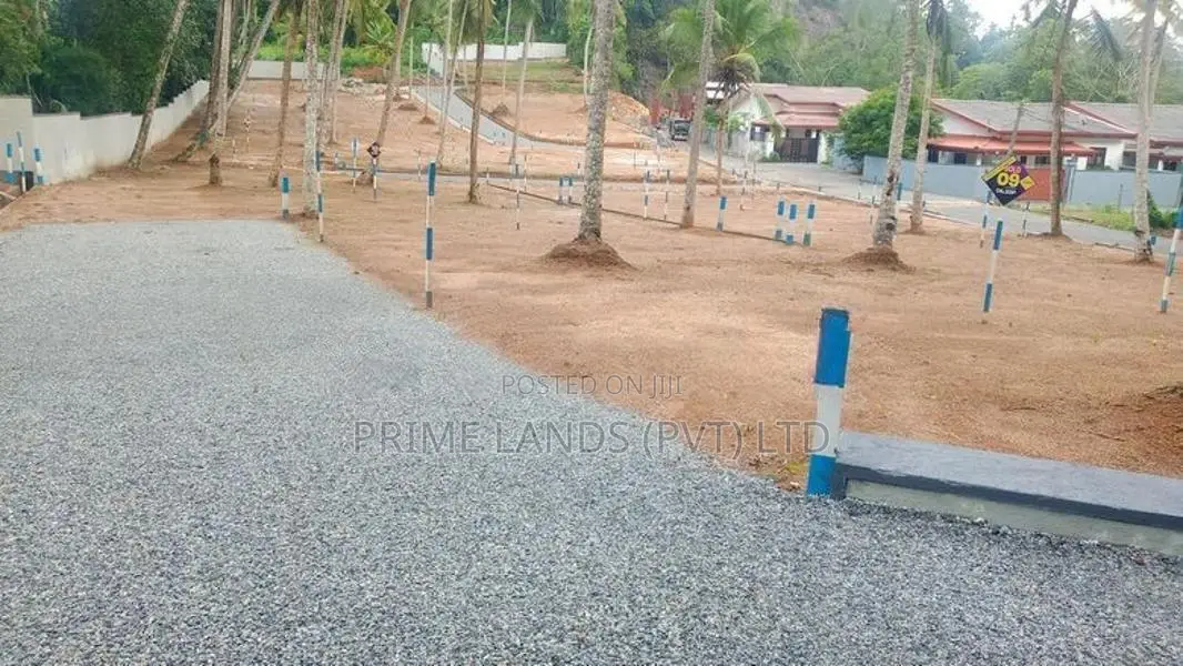 කඩවත නගරයට ළඟ බිම් කොටස්