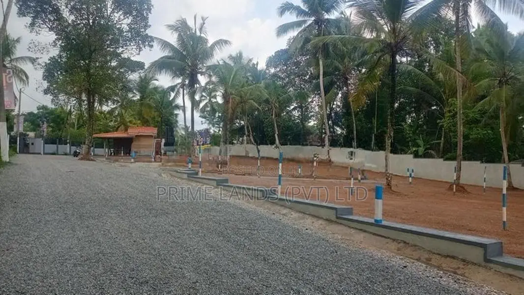 කඩවත නගරයට ළඟ බිම් කොටස්