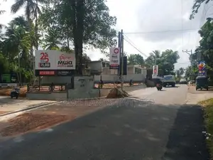 කඩවත ඉඳිගහමුල හංදියට සමීපව බිම් කොටසක්