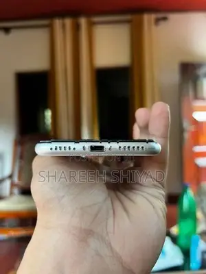 Apple iPhone SE 2 (Used)