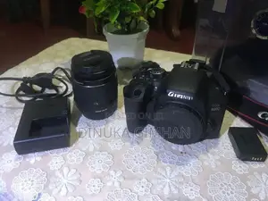 Canon EOS Rebel T7i / 800D Camera