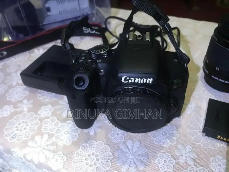 Canon EOS Rebel T7i / 800D Camera