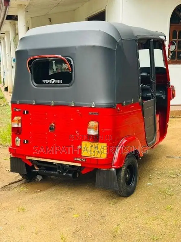 Bajaj RE 2012