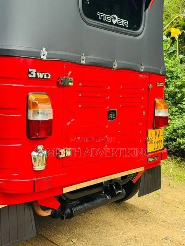 Bajaj RE 2012
