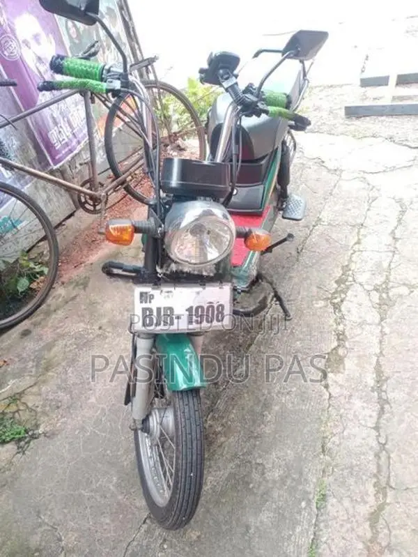 TVS XL 100 2025
