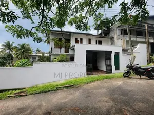 ( DR-1034) Valuable Upper Floor House Rent in Homagama