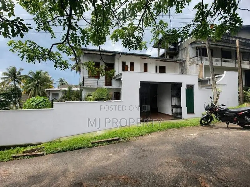 ( DR-1034) Valuable Upper Floor House Rent in Homagama