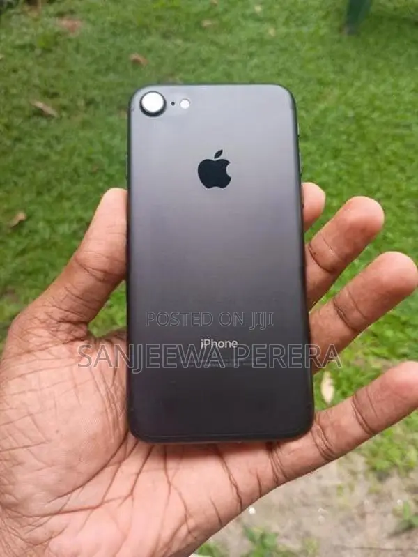 Apple iPhone 7 128GB (Used)