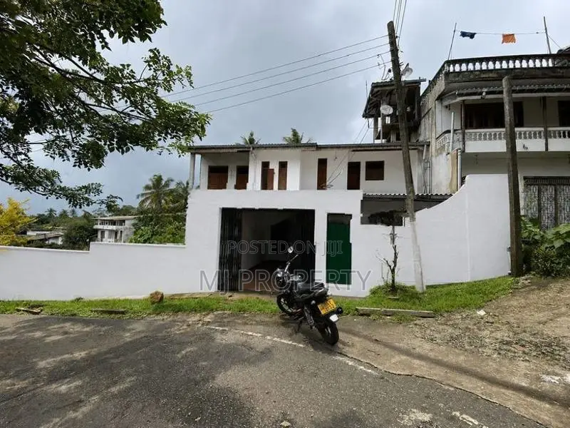 ( DR-1034) Valuable Upper Floor House Rent in Homagama
