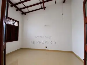 ( DR-1034) Valuable Upper Floor House Rent in Homagama