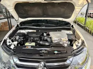 Mitsubishi Outlander PHEV 2015
