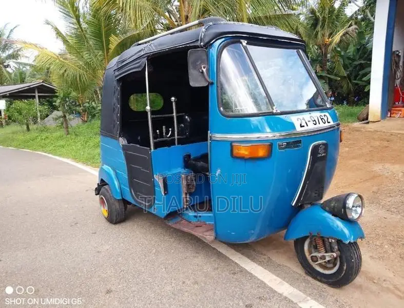 Bajaj RE 2000