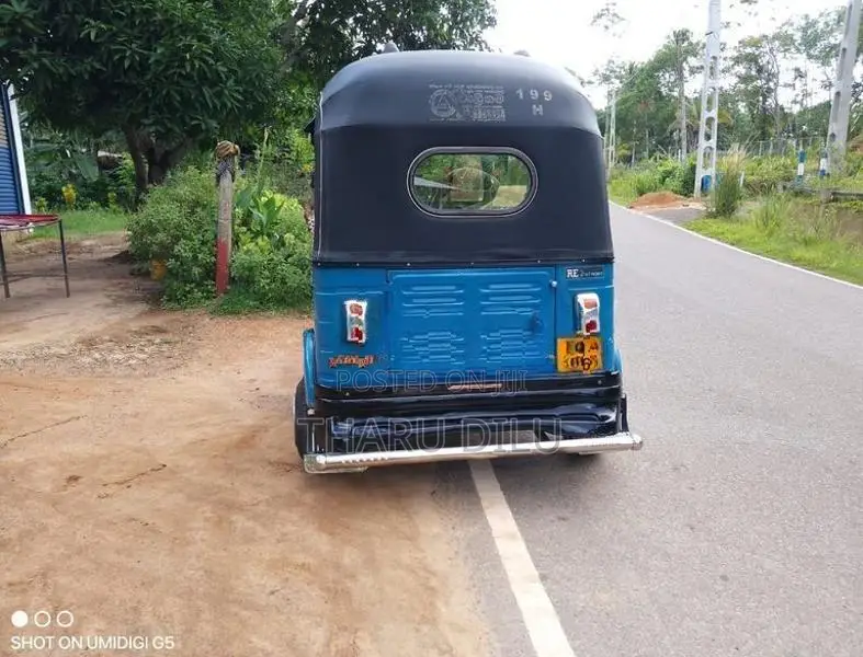 Bajaj RE 2000