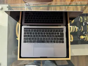 Apple MacBook i5