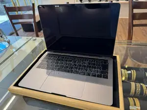 Apple MacBook i5