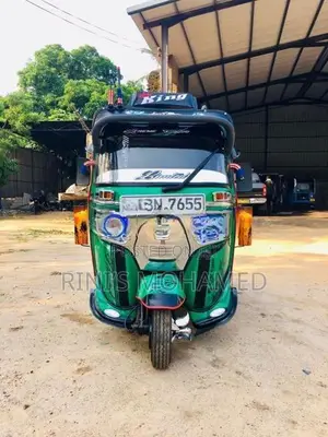 Bajaj RE 2016