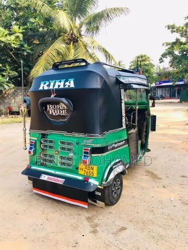 Bajaj RE 2016