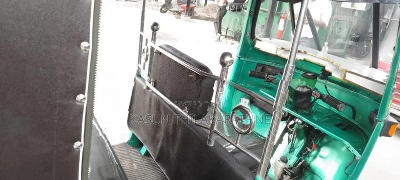 Bajaj RE 2003