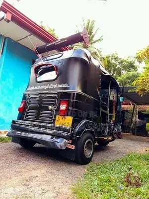 Bajaj RE 2012