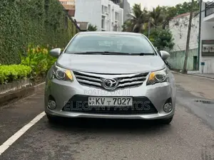 Toyota Avensis DIESEL AUTO 2013