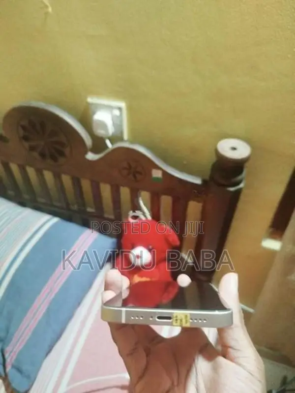Apple iPhone 13 (Used)