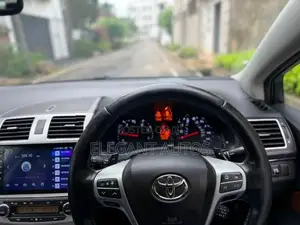 Toyota Avensis DIESEL AUTO 2013
