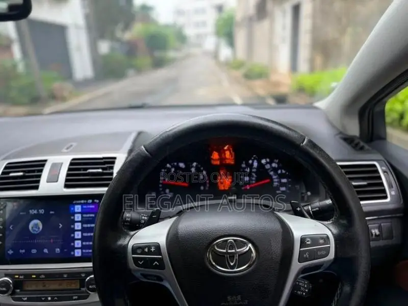 Toyota Avensis DIESEL AUTO 2013