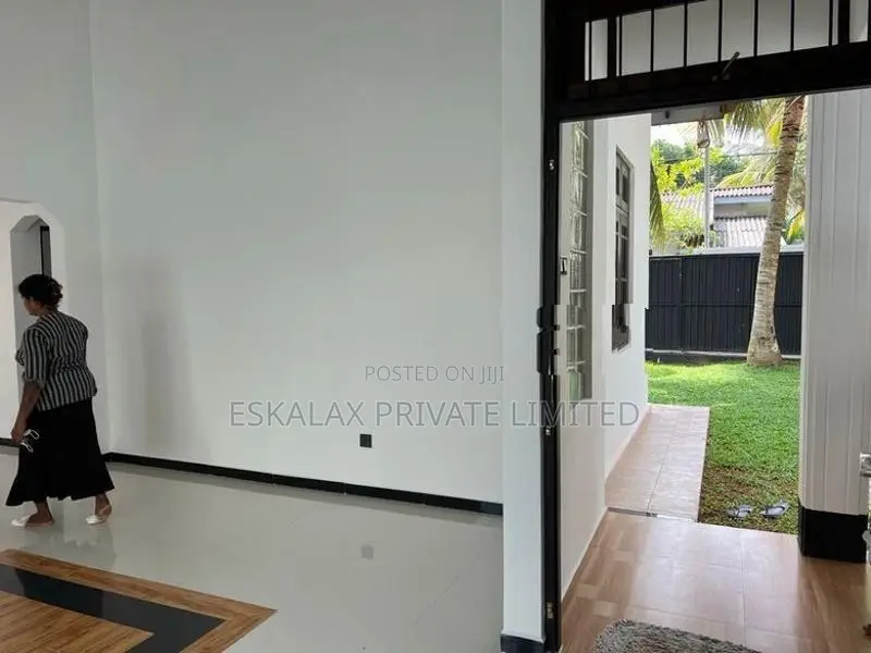 Single Story Beautiful House for Sale in Madagama, Bandaragama - EH402