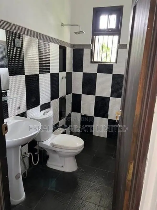 Single Story Beautiful House for Sale in Madagama, Bandaragama - EH402
