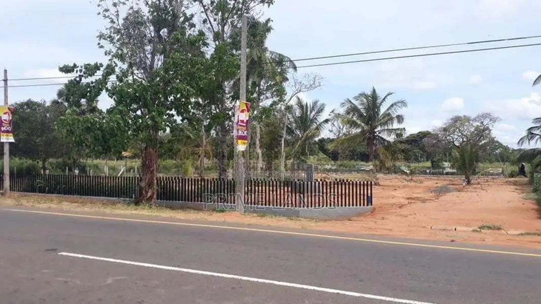 අනුරාධපුර පුත්තලම් ප්‍රධාන බස් පාරට මුහුණලා ඉඩමක්