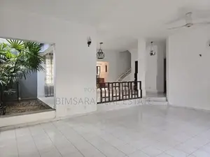4 BR Two-Storey House In an Execlent Neighbourhood - Pelawatta | SH153