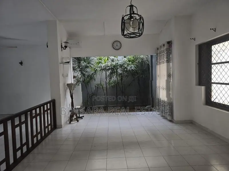 4 BR Two-Storey House In an Execlent Neighbourhood - Pelawatta | SH153