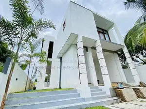 Brand New Luxury House with Swimming Athurugiriya