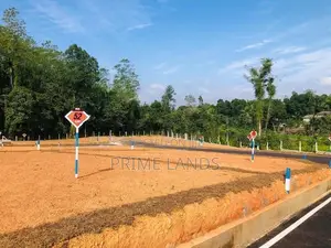 වටිනා බිම්කොටස් 120 පාරට ළගින් කහතුඩුව