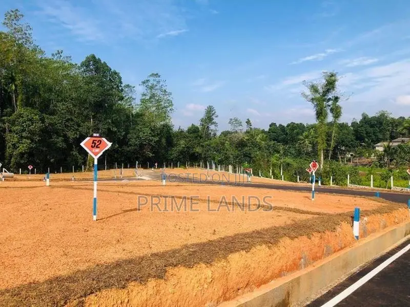 වටිනා බිම්කොටස් 120 පාරට ළගින් කහතුඩුව