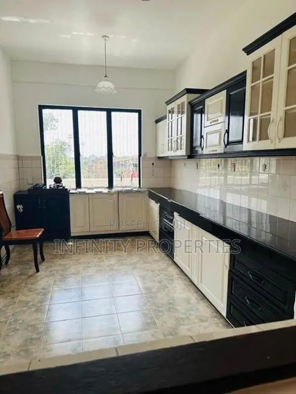 (AF894) 03 Storey House for Sale at Colombo 13