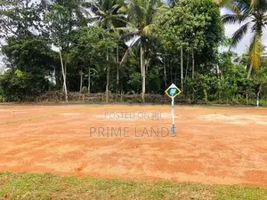 කිරිවත්තුඩුව හන්දියෙන් බිම් කොටස්