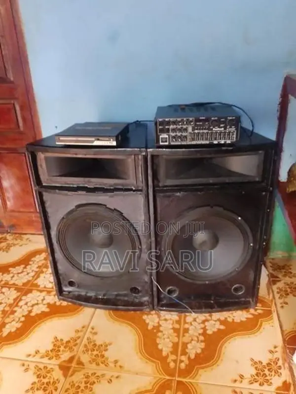 Box Speaker with Amplifier