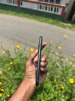 Apple iPhone XR 64GB (Used)