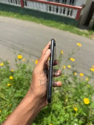 Apple iPhone XR 64GB (Used)