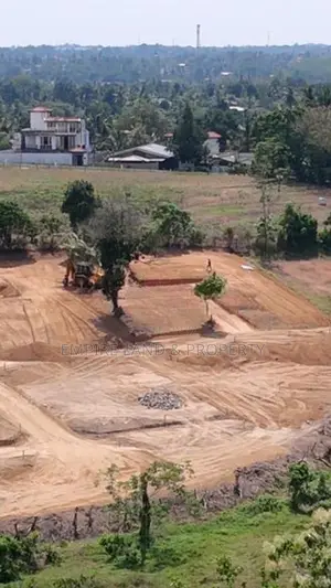පොල්ගස්ඕවිට කහතුඩුව 120 බස් පාරට ඇවිදින දුරින් පදිංචි වෙන්න බිම් කොටස්